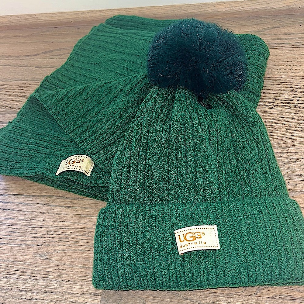 NEW UGG ACCESSORIES 2PC  hat and  scarf set. Perfect Holiday Gift!